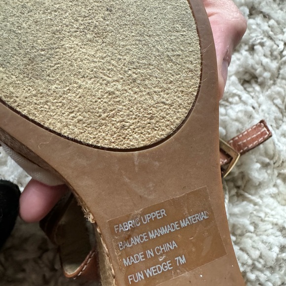 Via Neroli Tan and cream wedges with a bow detail - Picture 4 of 5